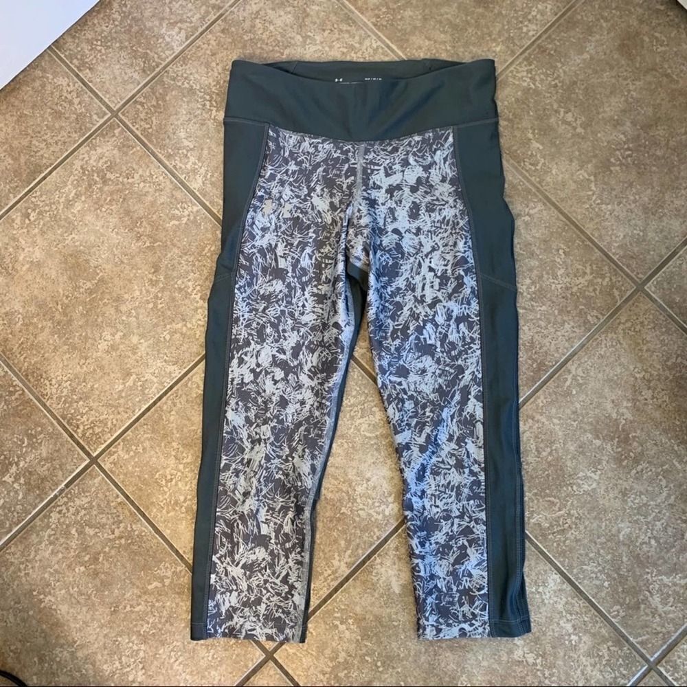 Under Armor Compression Heatgear Gray Capri Pants!